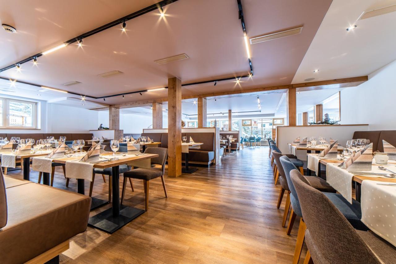 Hotel Kristall Saas-Almagell Ngoại thất bức ảnh